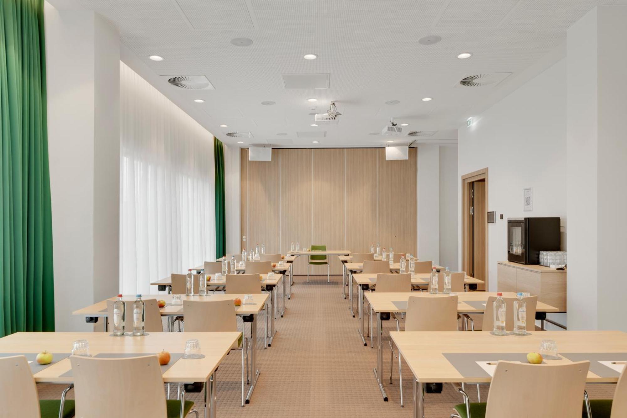 Intercityhotel Breda Exterior photo